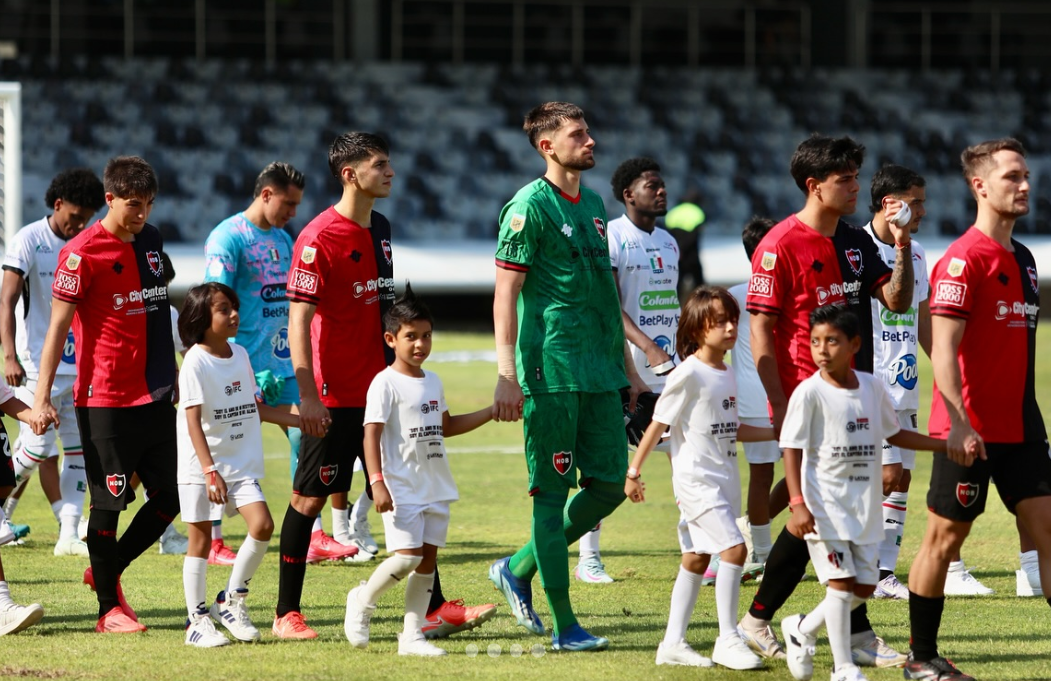 Es de Funes, se formó en San Telmo y debutó en el arco de Newell's durante la gira de pretemporada por México